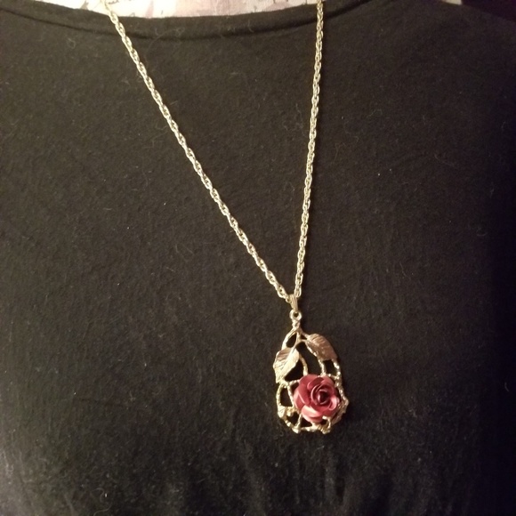 Gorgeous VTG Rose Necklace - Picture 7 of 7